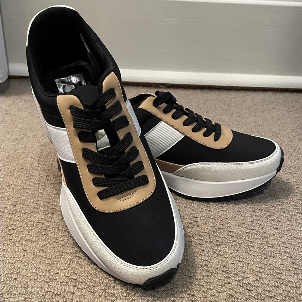Dolce Vita Black and Tan Women's Athletic Shoes